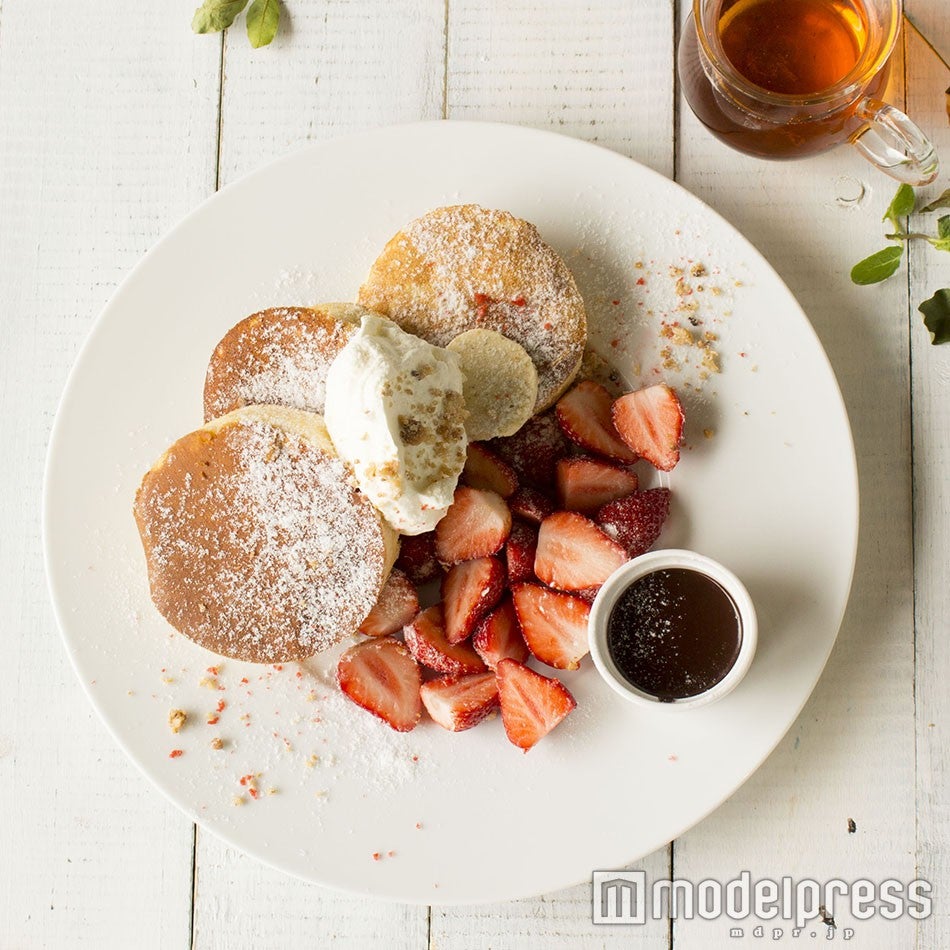 イチゴのチョコフォンデュパンケーキ(フルサイズ）￥1，980／画像提供：湘南パンケーキ