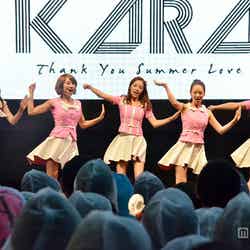 新曲「サンキュー サマーラブ」発売記念イベントを行ったKARA（左より：ジヨン、ニコル、ハラ、スンヨン、ギュリ）
