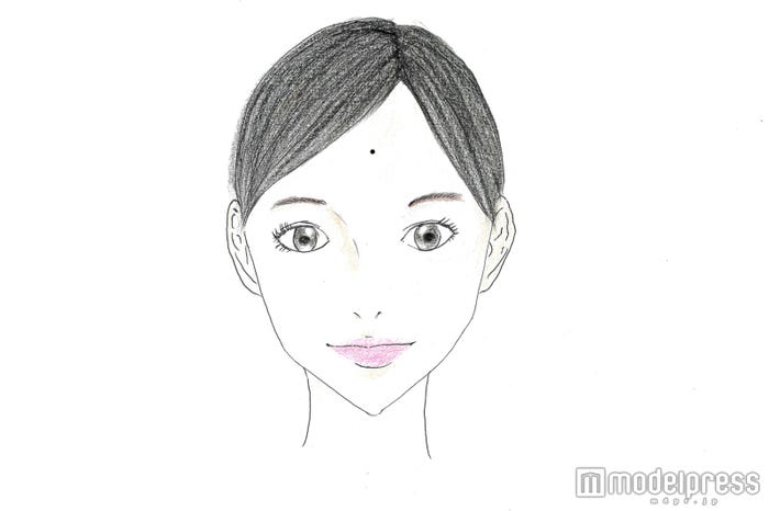 縁起がいいとされる額の中央付近のほくろ(C)モデルプレス