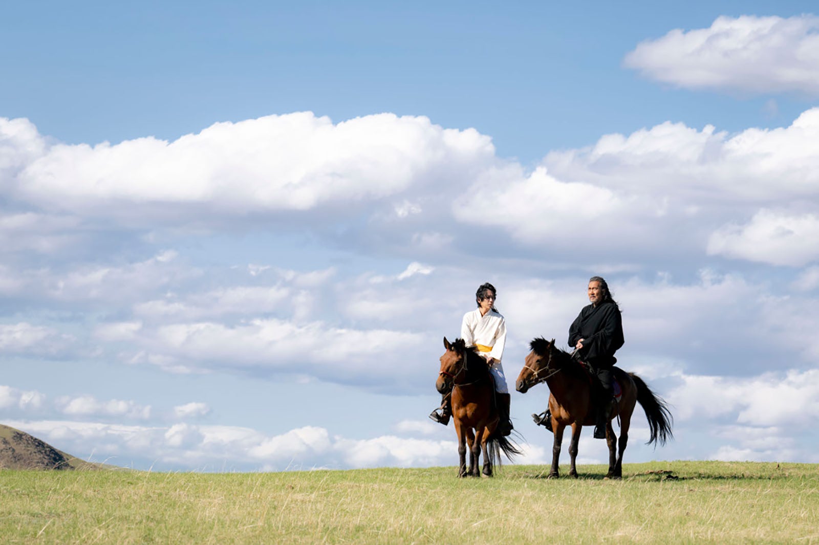 二宮和也、役所広司「VIVANT」第1話より（C）TBS