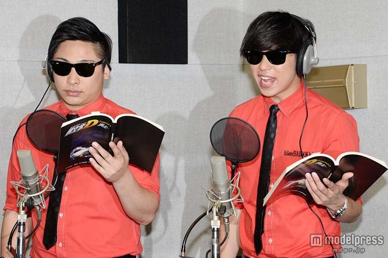 アフレコの様子／（左から）はまやねん、田中シングル