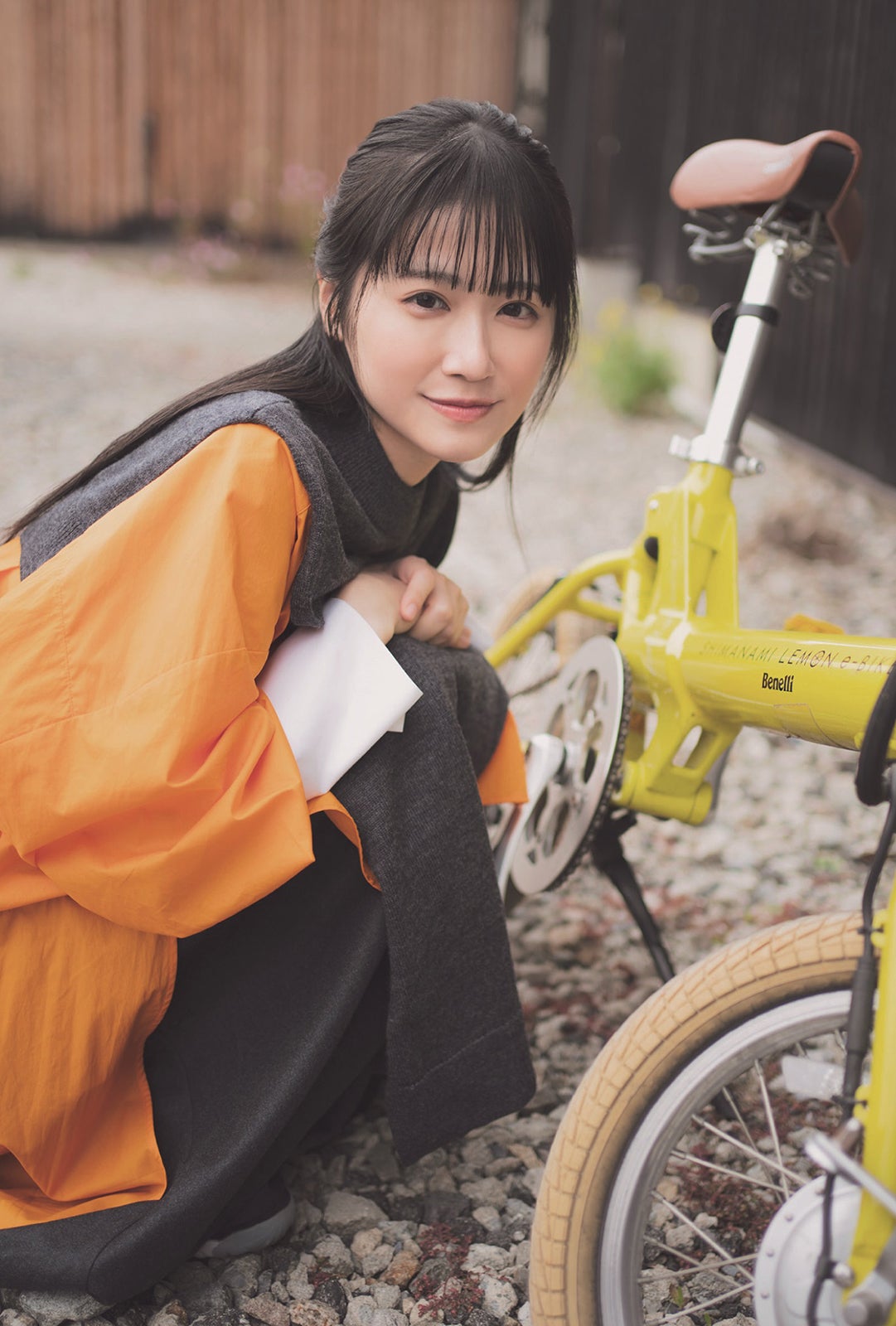 川田陽菜　ひな図書B2ポスター blt graph.vol.86」日向坂46 河田陽菜、ベッドに仰向けに