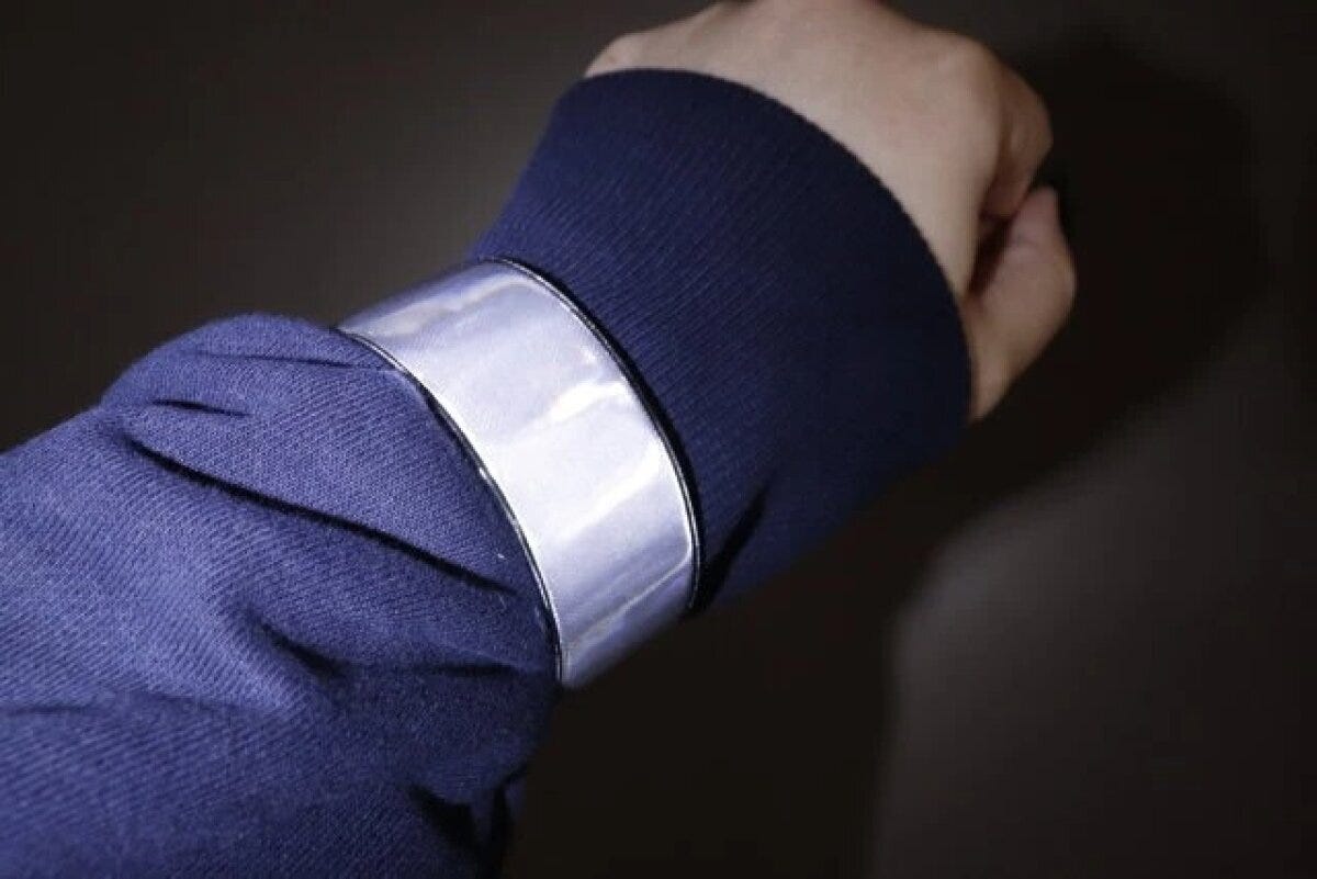 ダイソー　反射ワンタッチバンド　反射　使用例