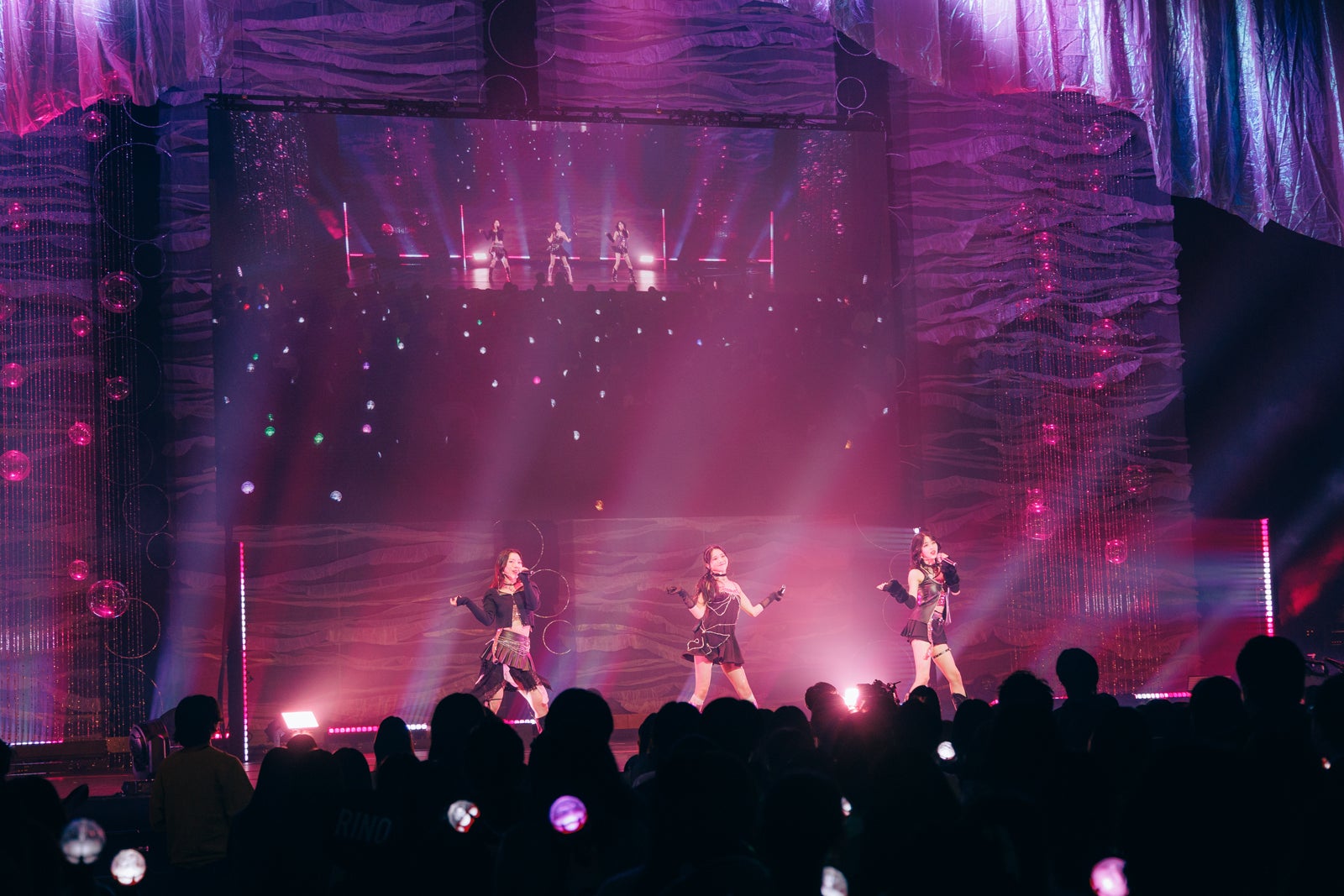 IS:SUE（C）LAPONE GIRLS