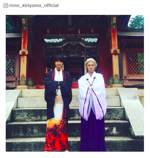 福士蒼汰＆桐山漣「曇天に笑う」2ショットが話題 「仮面ライダー」ファンから歓喜の声も「フォーゼとWの夢の共演」