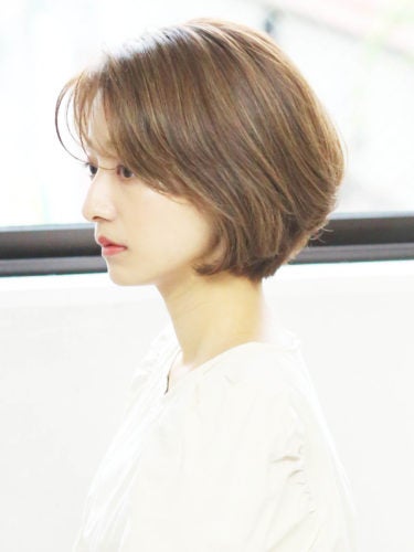 段で作る人気のレイヤーショートボブ集 小顔を叶える魅力的なおしゃれヘアって モデルプレス