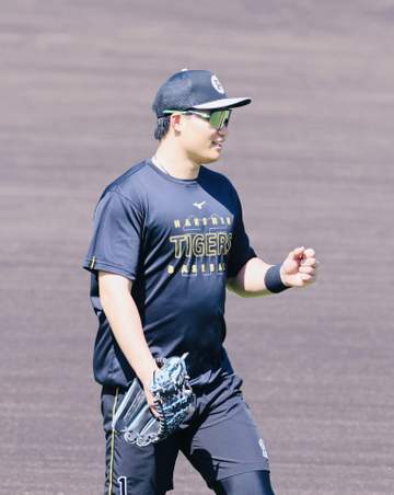 阪神 左前腕の打撲の森下が試合前練習に姿現す「痛いですけど、折れてなければ野球はできるので」