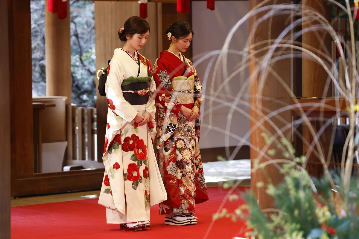 筒井あやめ、井上和／本殿内の様子／撮影：鈴木健太（KENTA Inc.）