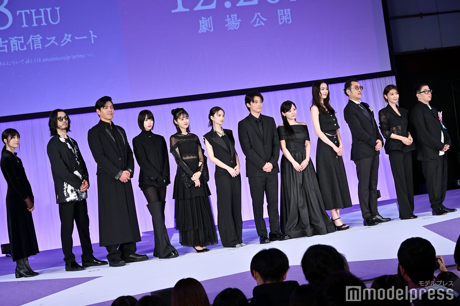 （左から）松本花奈監督、金子ノブアキ、要潤、あの、原菜乃華、齋藤飛鳥、櫻井海音、齊藤なぎさ、茅島みずき、吉田鋼太郎、倉科カナ、スミス監督（C）モデルプレス