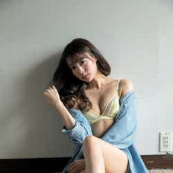 モデルプレス - 夢アド志田友美、“アイドル界随一”の美脚全開