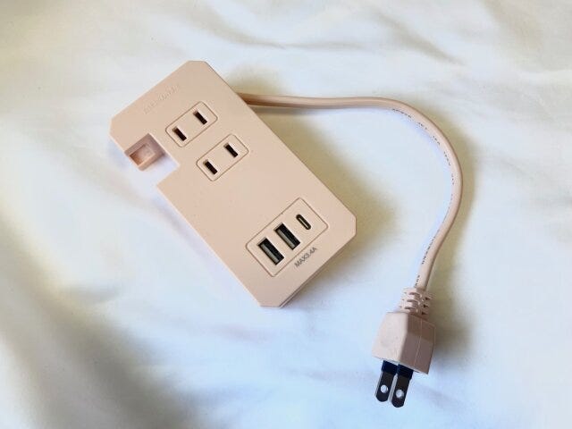 3COINS　2コンセント2USB1Typecタップ