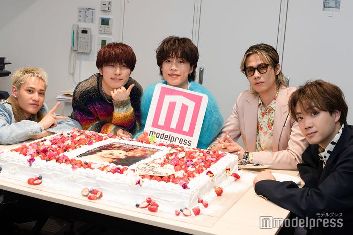 コムドット(左から)ひゅうが、あむぎり、ゆうた、やまと、ゆうま (C)モデルプレス