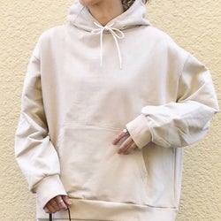 パーカーは【秋はいつから・春はいつまで】着る?裏起毛・厚手パーカーを着る時期・気温の目安