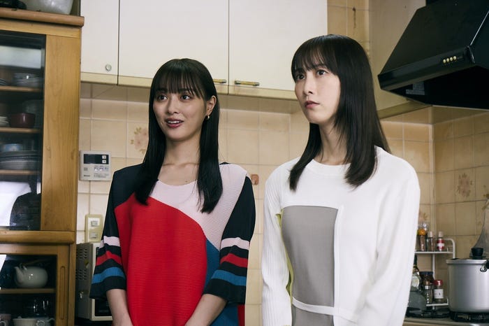 内田理央、松井玲奈「嗤う淑女」第7話より(C)東海テレビ・フジテレビ
