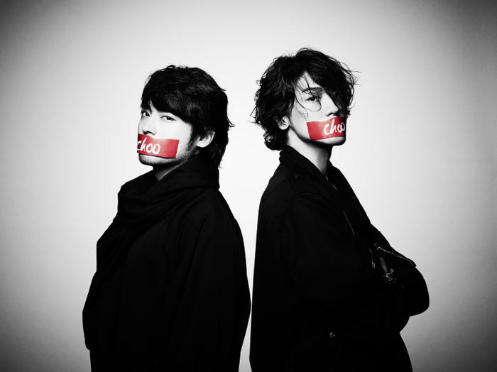 赤西仁(右)と山田孝之(左)がユニット“JINTAKA”結成でCDデビュー