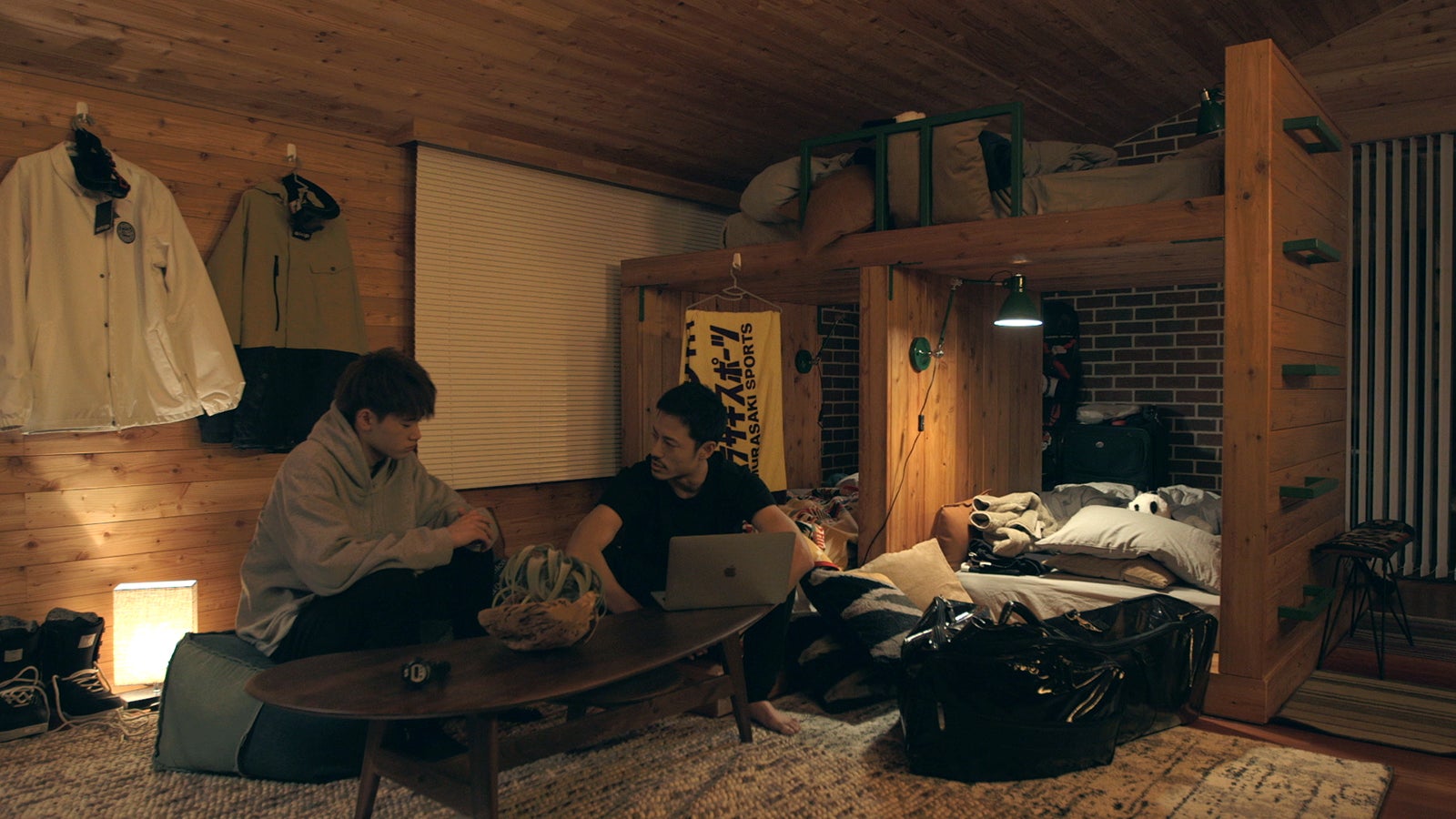 貴之（右）に相談する雄大「TERRACE HOUSE OPENING NEW DOORS」4th WEEK（C）フジテレビ／イースト・エンタテインメント