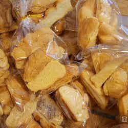 サクサクの外皮だけをカットして詰めこんだ「メロンパンラスク」200円