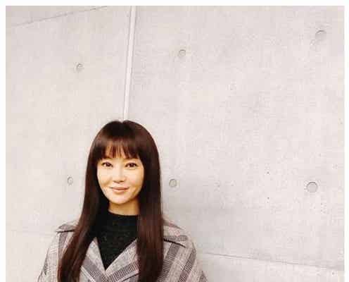 観月ありさ「黒くしました」久々の黒髪に「真似したい」「美しい」と反響