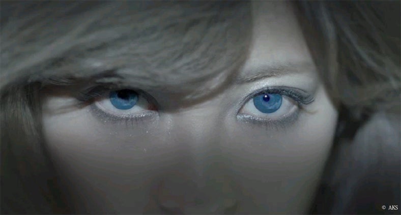 小嶋陽菜主演ショートムービー「私は冷たい女。～この夏冷たい魔法がかかる～」より