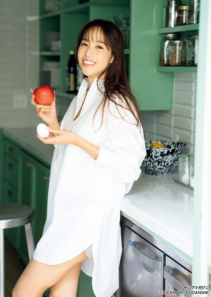 鷲見玲奈(C)講談社