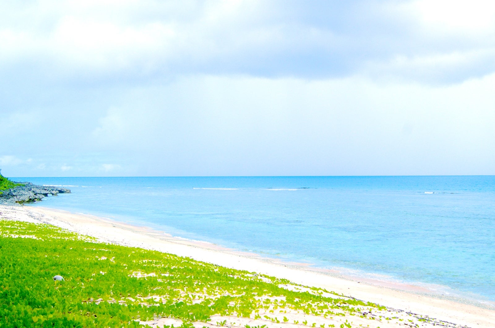 サンセットまでのんびり過ごしたいチュルビーチ（C）マリアナ政府観光局／MVA