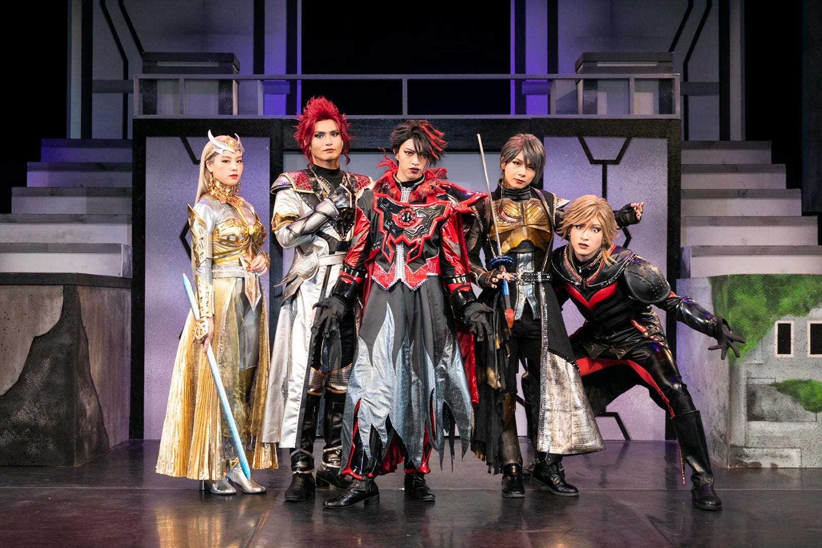 相楽伊織、友常勇気、石渡真修、上仁樹、神里優希（C）円谷プロ（C）DHL製作委員会