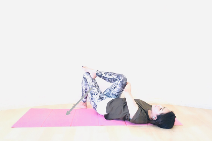 ウエストにくびれが欲しい 超簡単 くびれストレッチ を伝授 モデルプレス