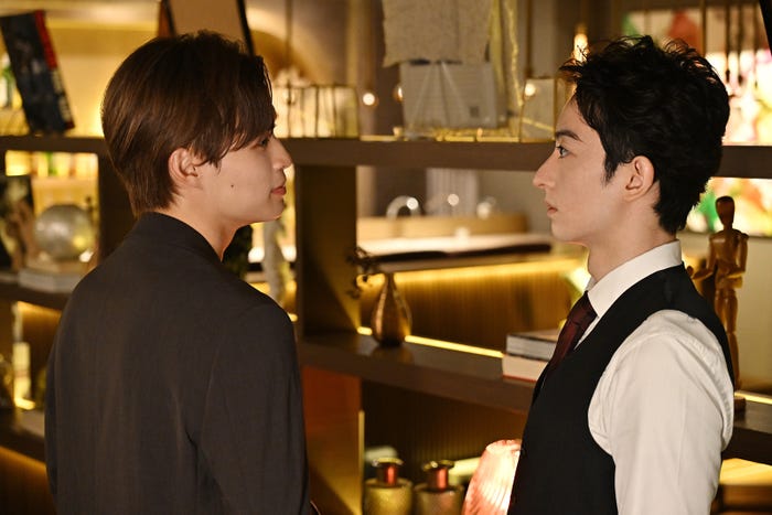 兵頭功海、濱正悟「毒恋~毒もすぎれば恋となる~」第1話より(C)『毒恋~毒もすぎれば恋となる~』製作委員会