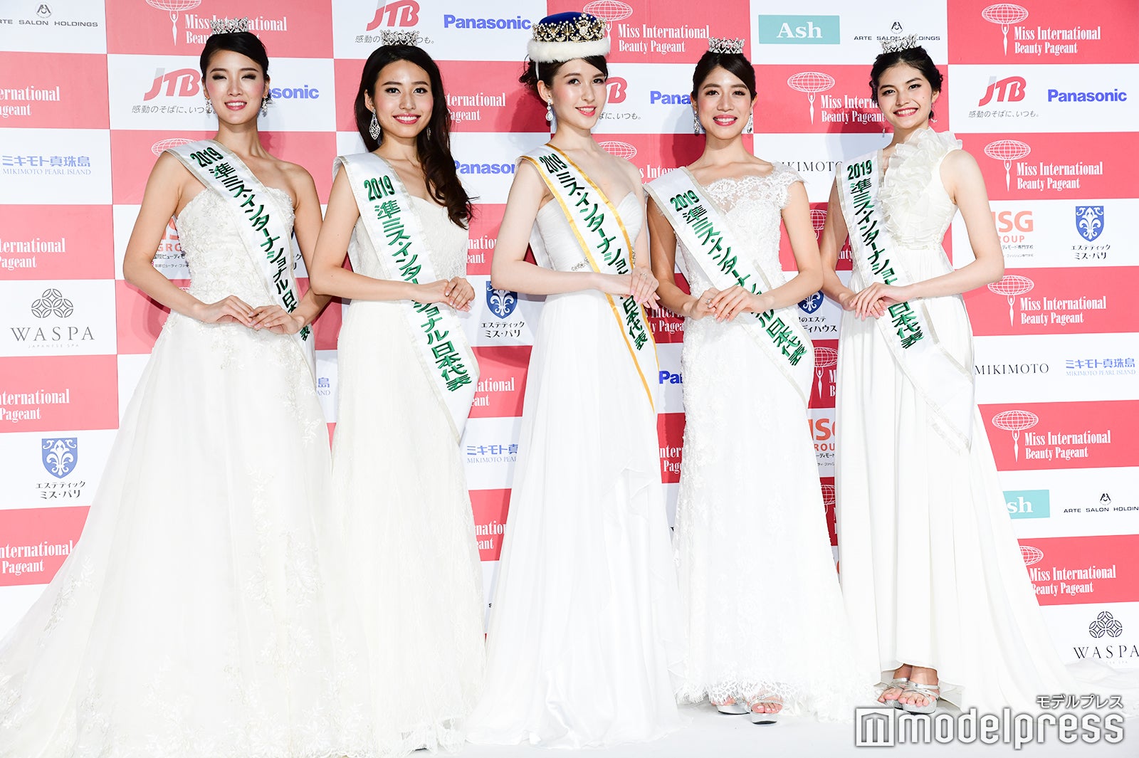 （左から）藤本美咲さん、文元麻由奈さん、岡田朋峰さん、寺西麻帆さん、田中蓉さん （C）モデルプレス