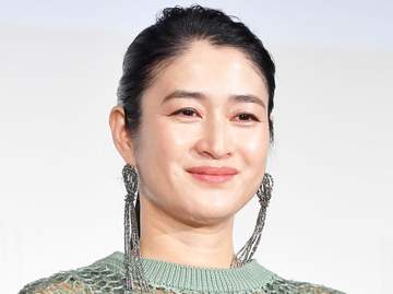 撮影後はメイク必ずオフの小雪 撮了後の姿に「すっぴんに見えない♥」「陶器肌で美し過ぎる」私服も洗練【銀河の一票】都内某所で撮影後