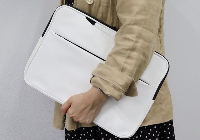 ダイソー　ノートPCケース　持ち手　収納　クラッチバッグ