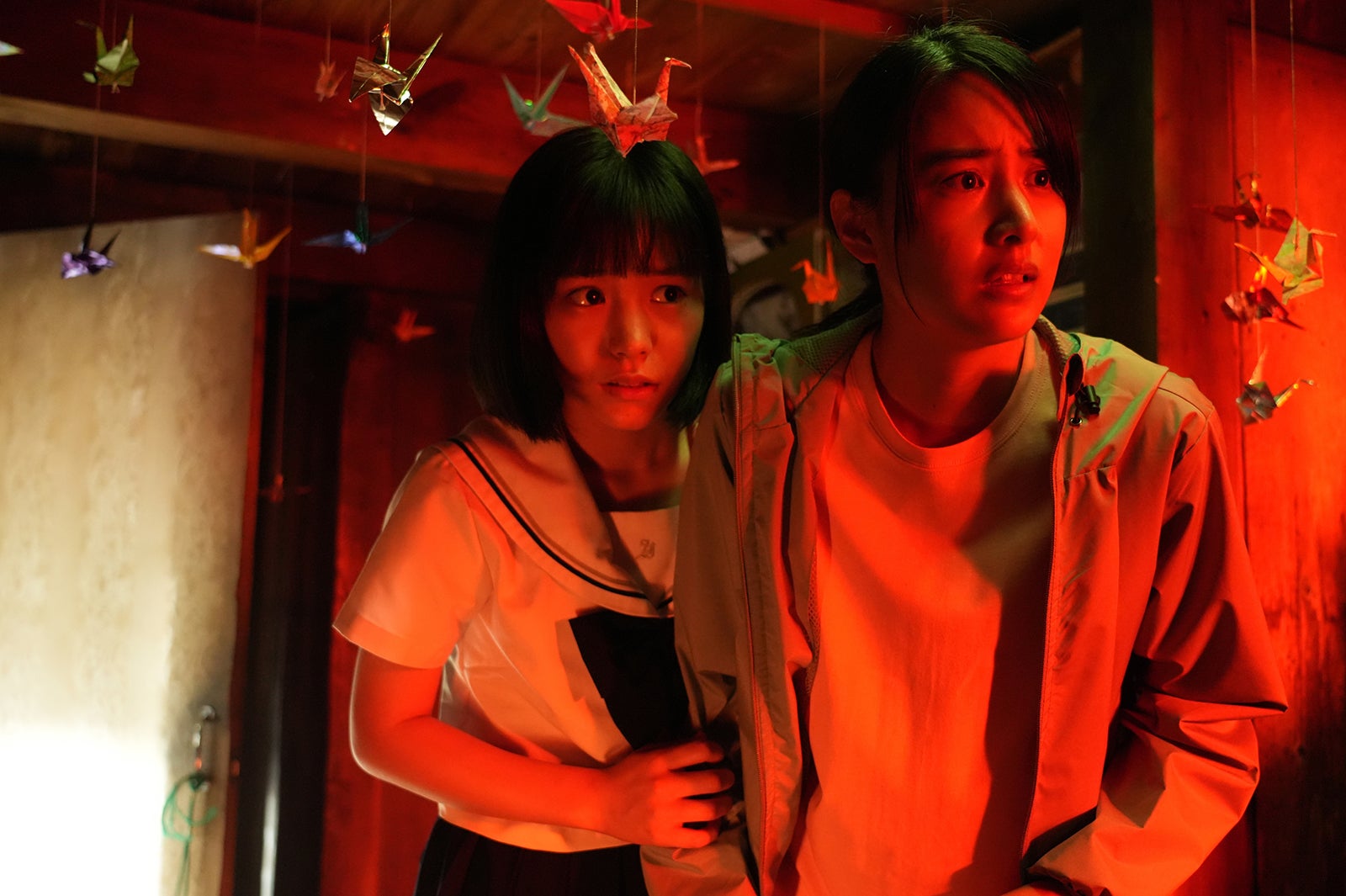 當真あみ、山本美月（C）2023『忌怪島／きかいじま』製作委員会