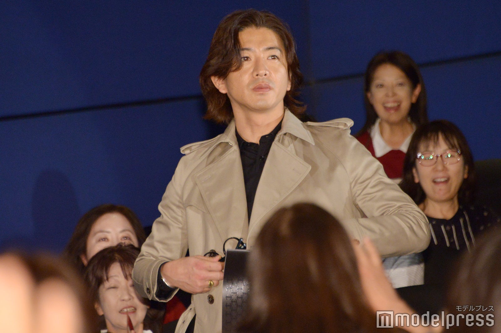 客席にサプライズ潜入した木村拓哉（C）モデルプレス