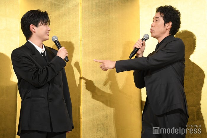 柄本明がTEAM NACSは観に来ないのになにわ男子のライブは観に行っていたことを嘆く大泉洋(C)モデルプレス