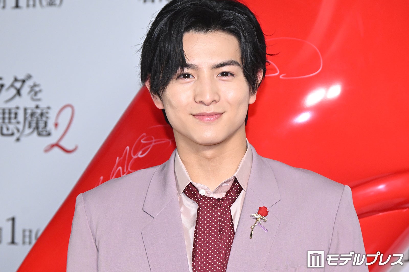 超特急・柏木悠、暗めカラー衣装の登壇者の中で「ピンクパープルをねじ込ませていただきました」【プラダを着た悪魔２】