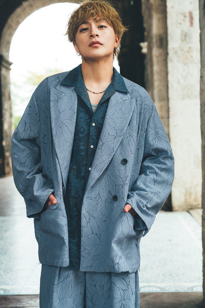 白濱亜嵐「Hallelujah!!」特別限定版豪華BOX裏表紙カット(C)小学館 撮影/田形千紘