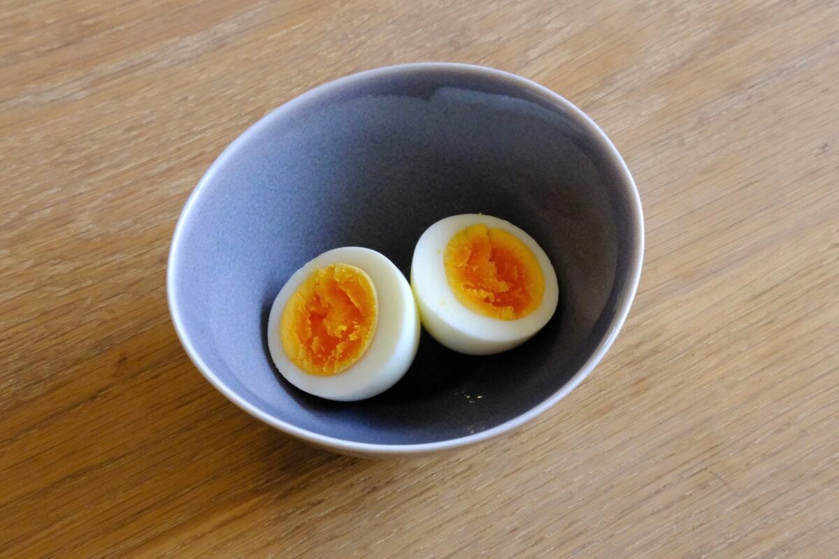 殻付き塩味ゆで卵