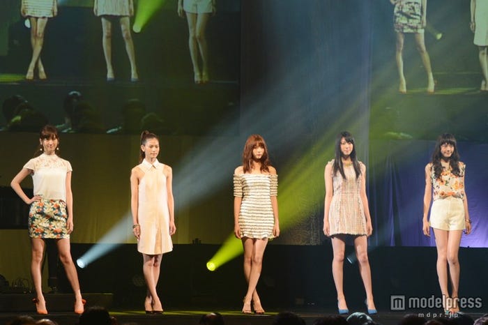 左から:阿部菜渚美、立花恵理、八木アリサ、三吉彩花、松井愛莉