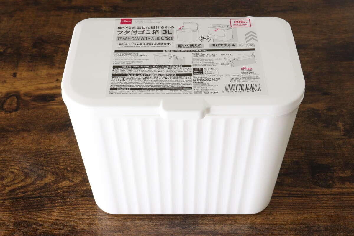 扉や引き出しに掛けられるフタ付ゴミ箱 パッケージ 扉や引き出しに掛けられるフタ付ゴミ箱 パッケージ