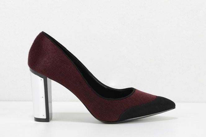 ポニーヘアーミッドヒールパンプス「CHARLES & KEITH」7,452円（税込）／画像提供：CHARLES & KEITH OFFICIAL ONLINE STORE