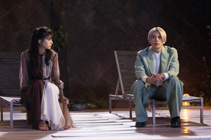 (左から)出口夏希、八木勇征 (C)日本テレビ