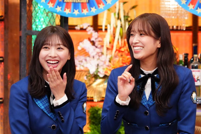 富田鈴花、佐々木久美(C)読売テレビ