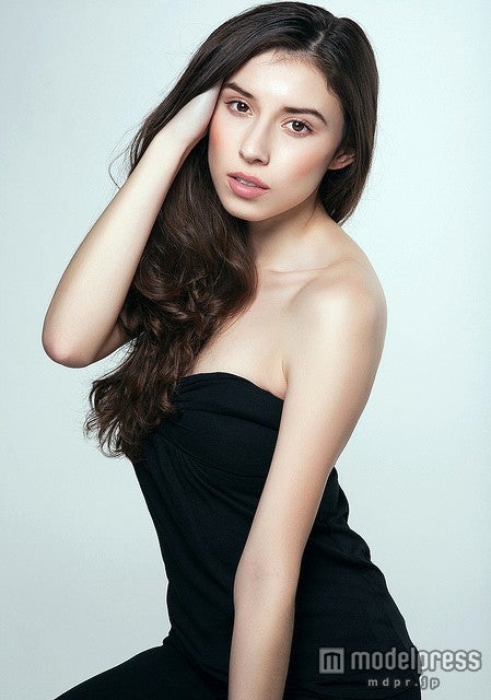 自分磨きに精を出したり…／Photo by Steven Santiago Photography