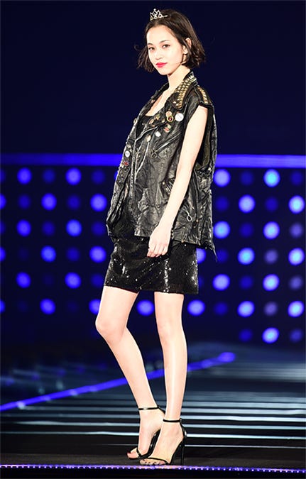 レザージャケットで甘辛スタイルに(C)TGC’16 S/S