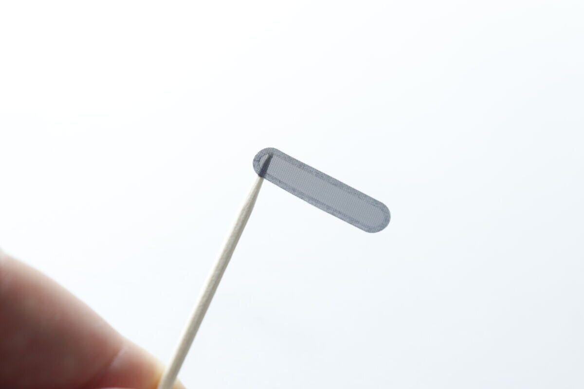 ダイソーのスマホスピーカー用防塵メッシュの使い方