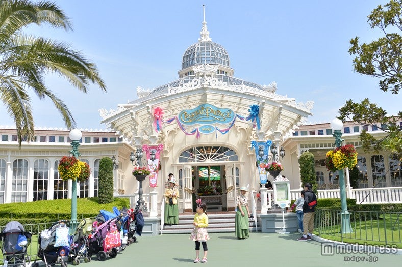 クリスタルパレス・レストラン前