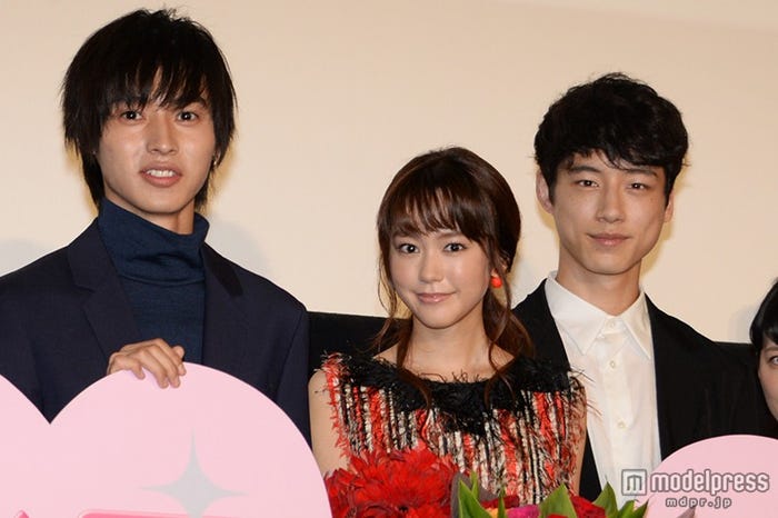 山崎賢人、桐谷美玲、坂口健太郎(C)モデルプレス