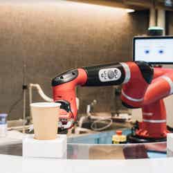 渋谷モディに「変なカフェ」開店、ロボットバリスタがコーヒーを提供/画像提供:エイチ・アイ・エス