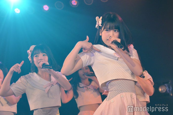高橋彩音、吉川七瀬/AKB48チーム8「その雫は、未来へと繋がる虹になる。」公演 (C)モデルプレス
