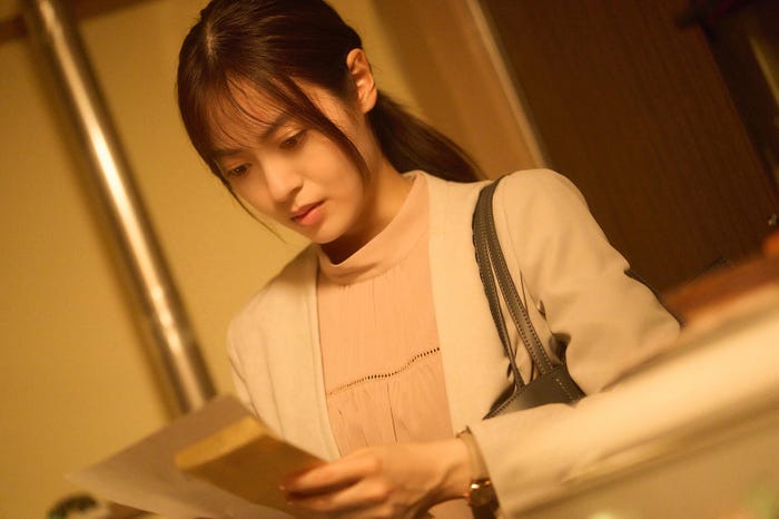 田辺桃子「癒やしのお隣さんには秘密がある」第1話より(C)日本テレビ